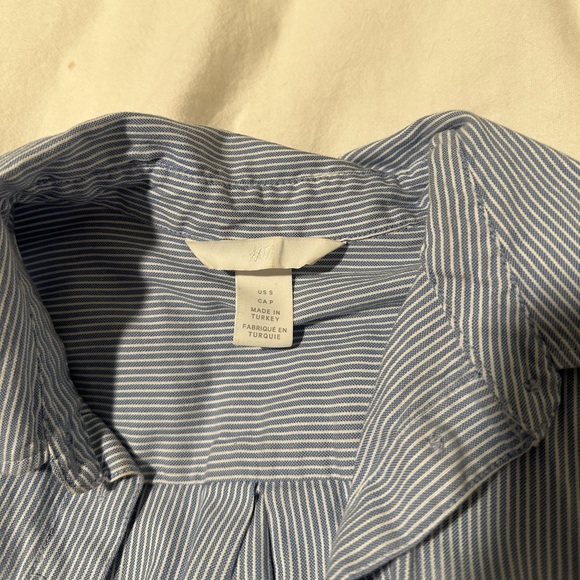 H&M button up top - Picture 3 of 3